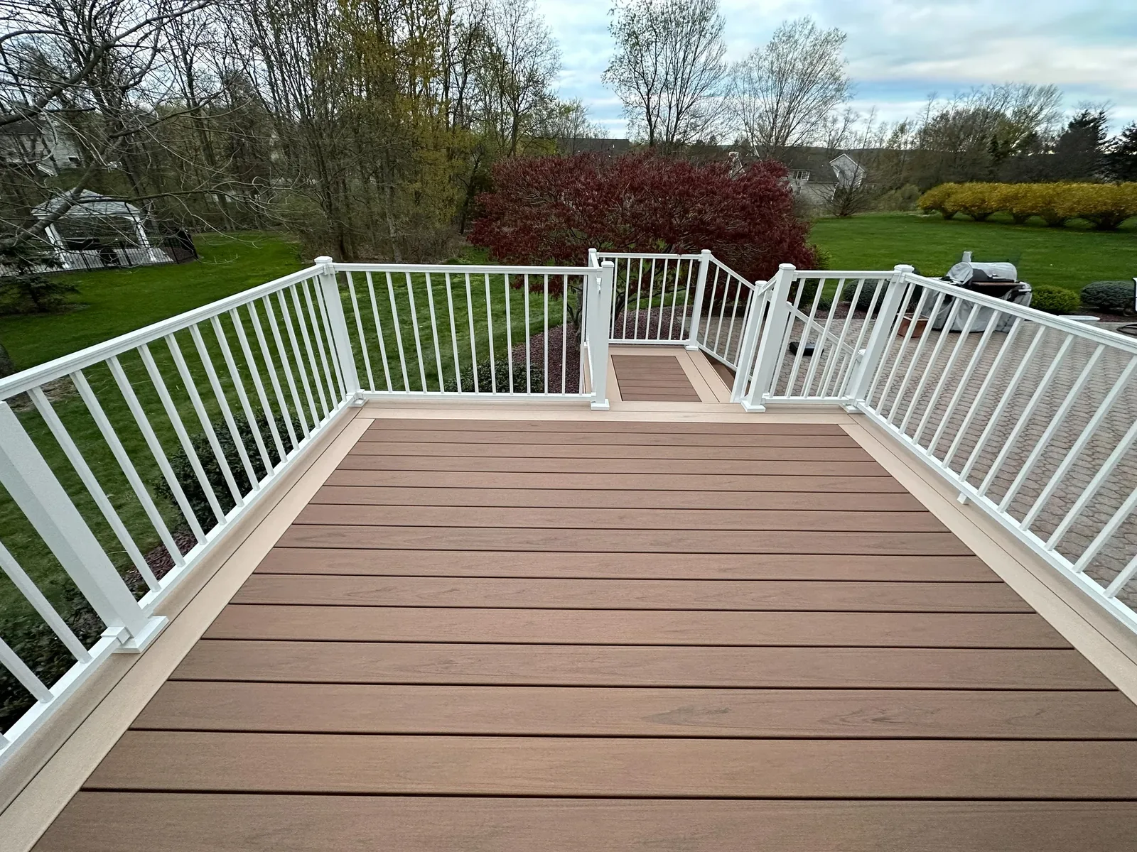 Signature aluminum railing close-up on a Trex deck
